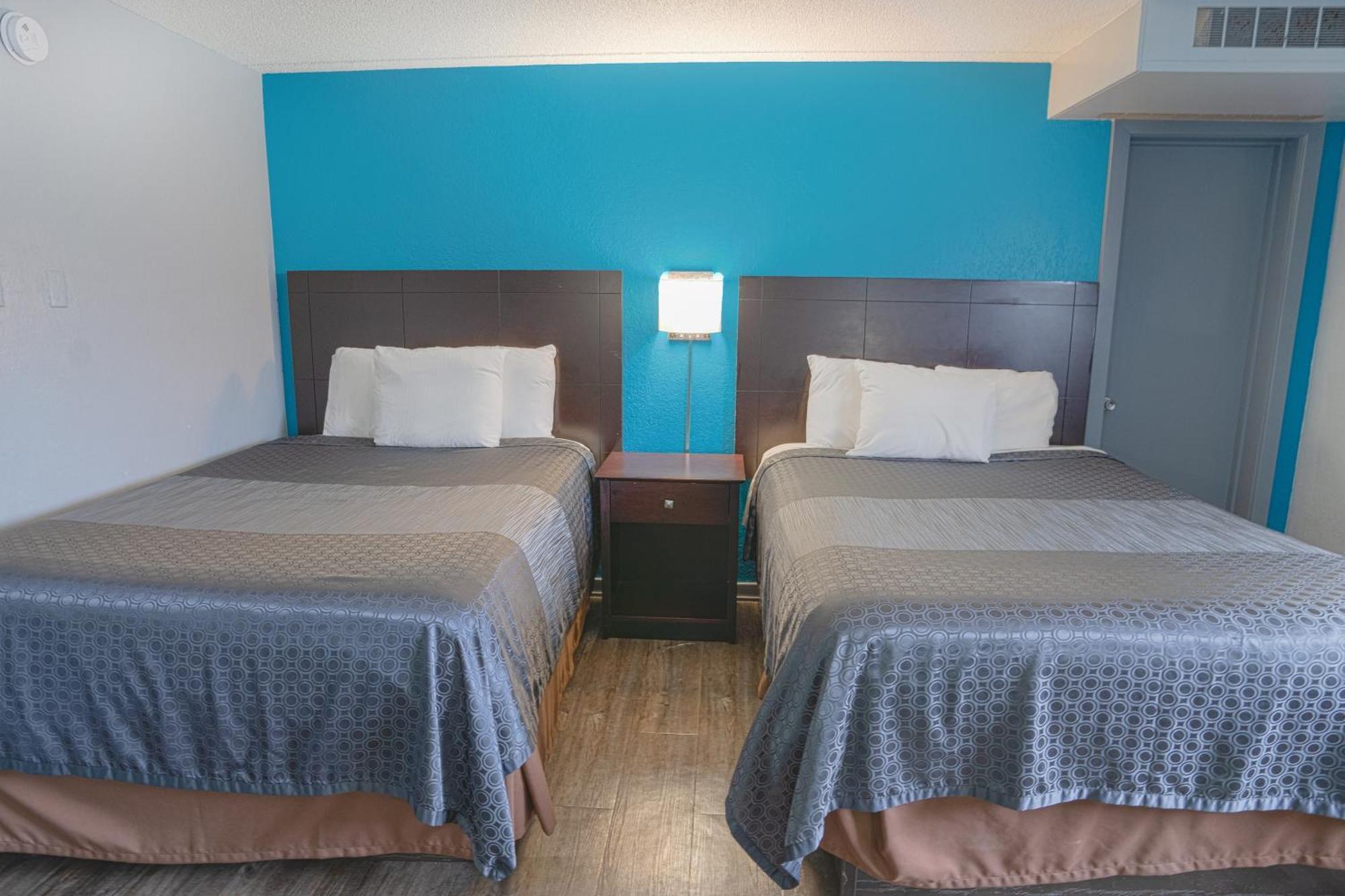 Executive Inn By Belvilla Owatonna Hwy 35 ภายนอก รูปภาพ