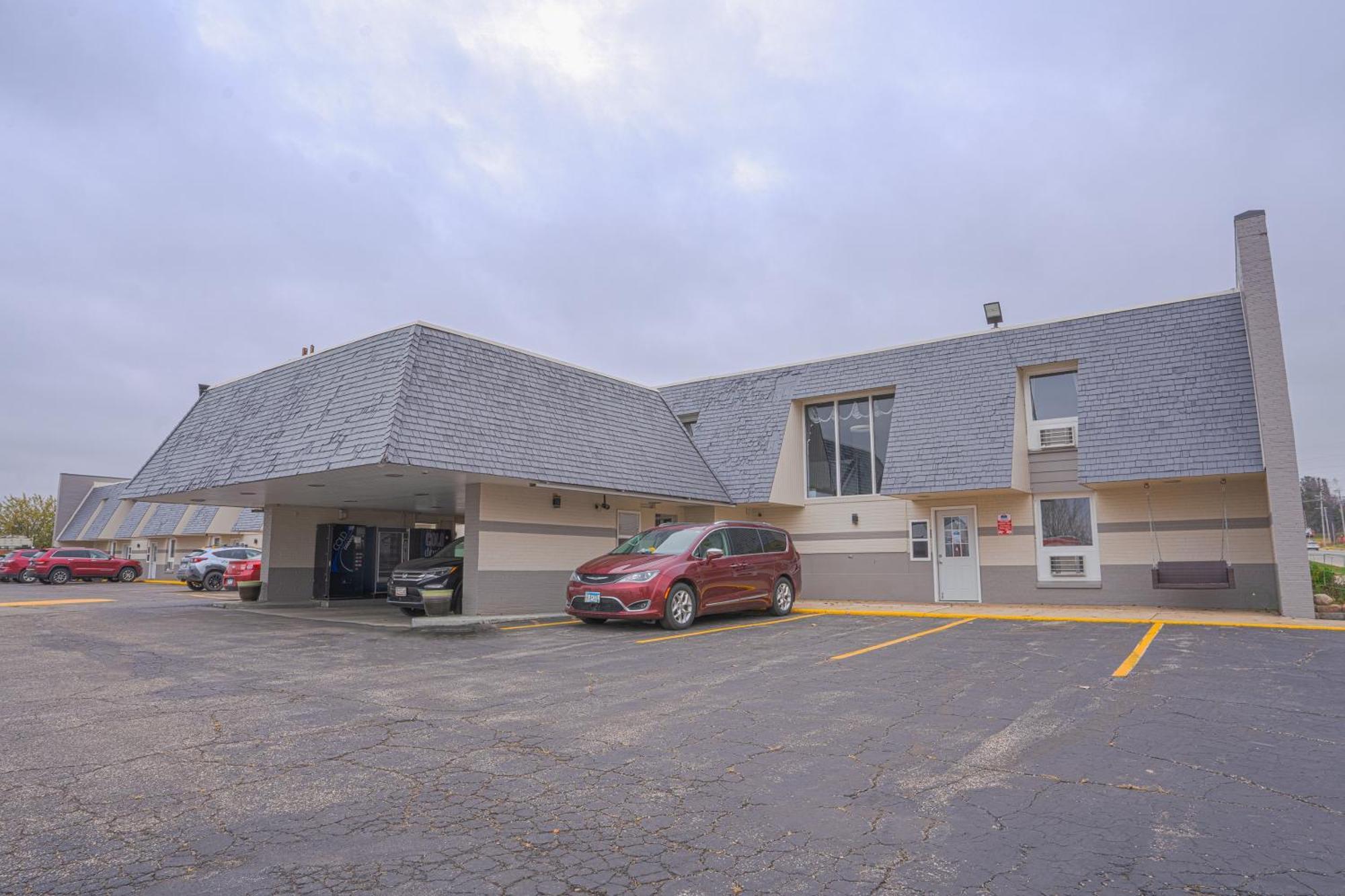 Executive Inn By Belvilla Owatonna Hwy 35 ภายนอก รูปภาพ